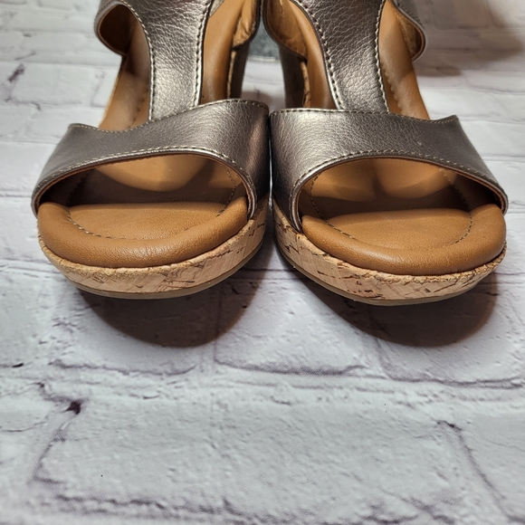 Eurosoft by Sofft Wedge Sandal with Cork Heel and Metallic Upper Size 7 - Picture 6 of 15